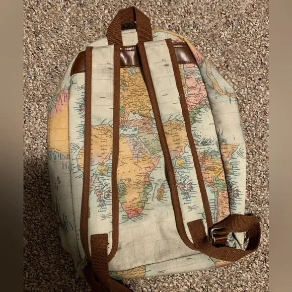 World Map Backpack 🌎 - Picture 4 of 7